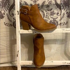 Express Bowery Booties in Cognac